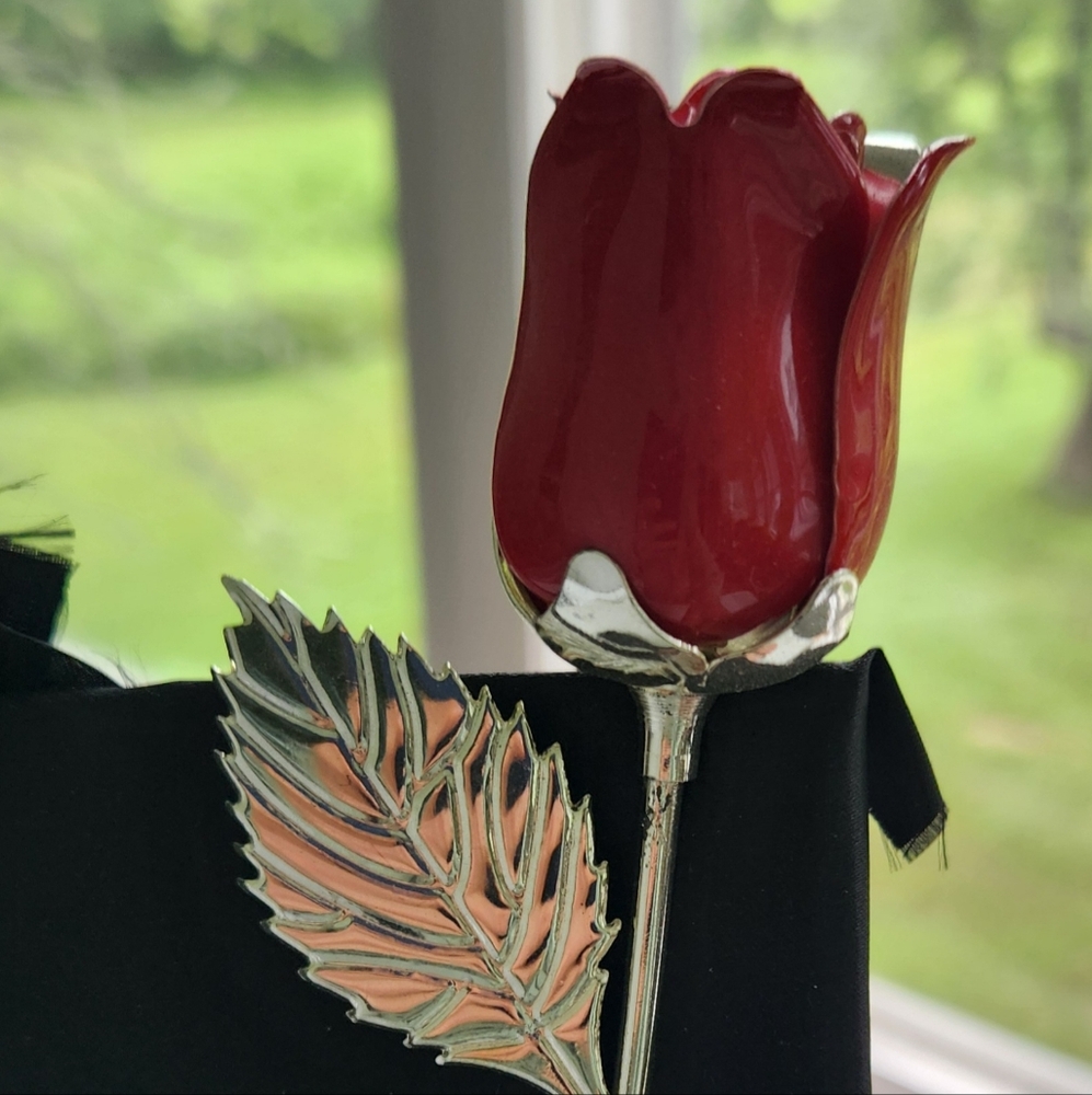 Celebration/remembrance long stem ROSE, red/silver, metal